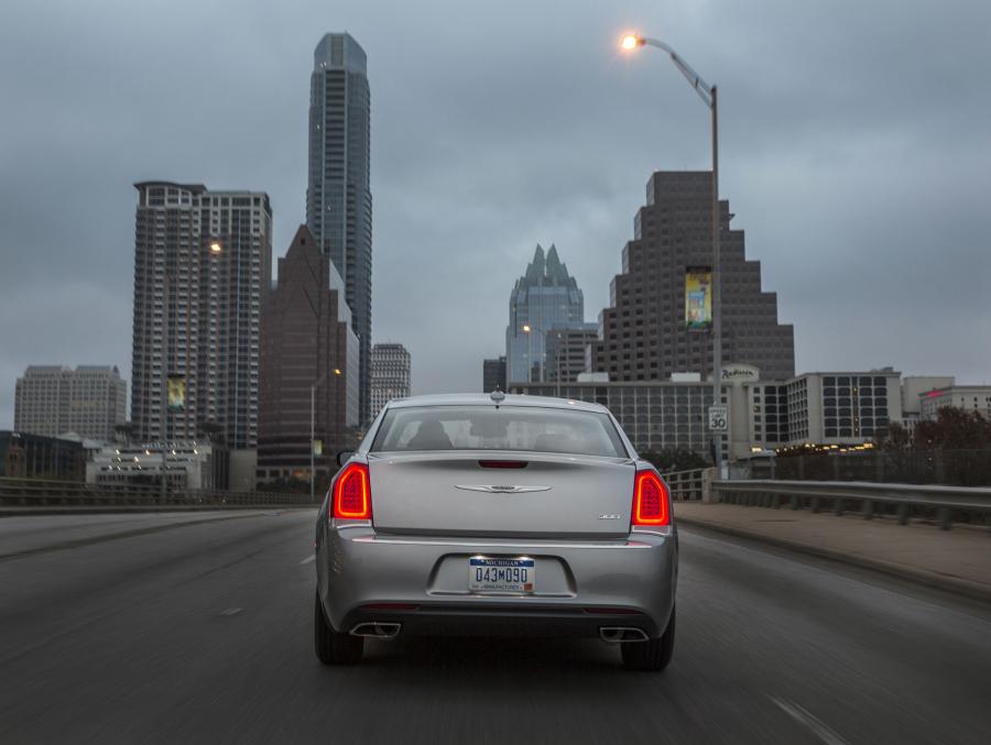  Chrysler 300C Limited 2015 года  (фото 3 из 5)